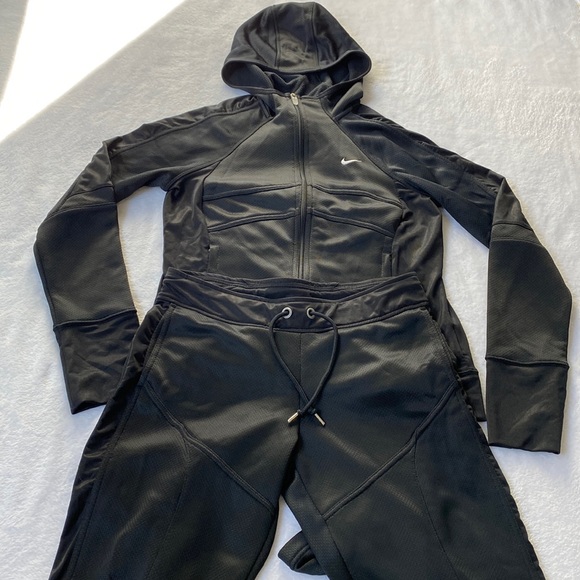 Nike Sphere Dry fit Sweater And Pants Set